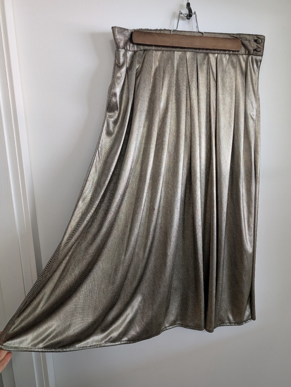 Vintage 90s Bay Club Metallic Skirt Champagne Size 14 Stretch Pleated Midi Flowy